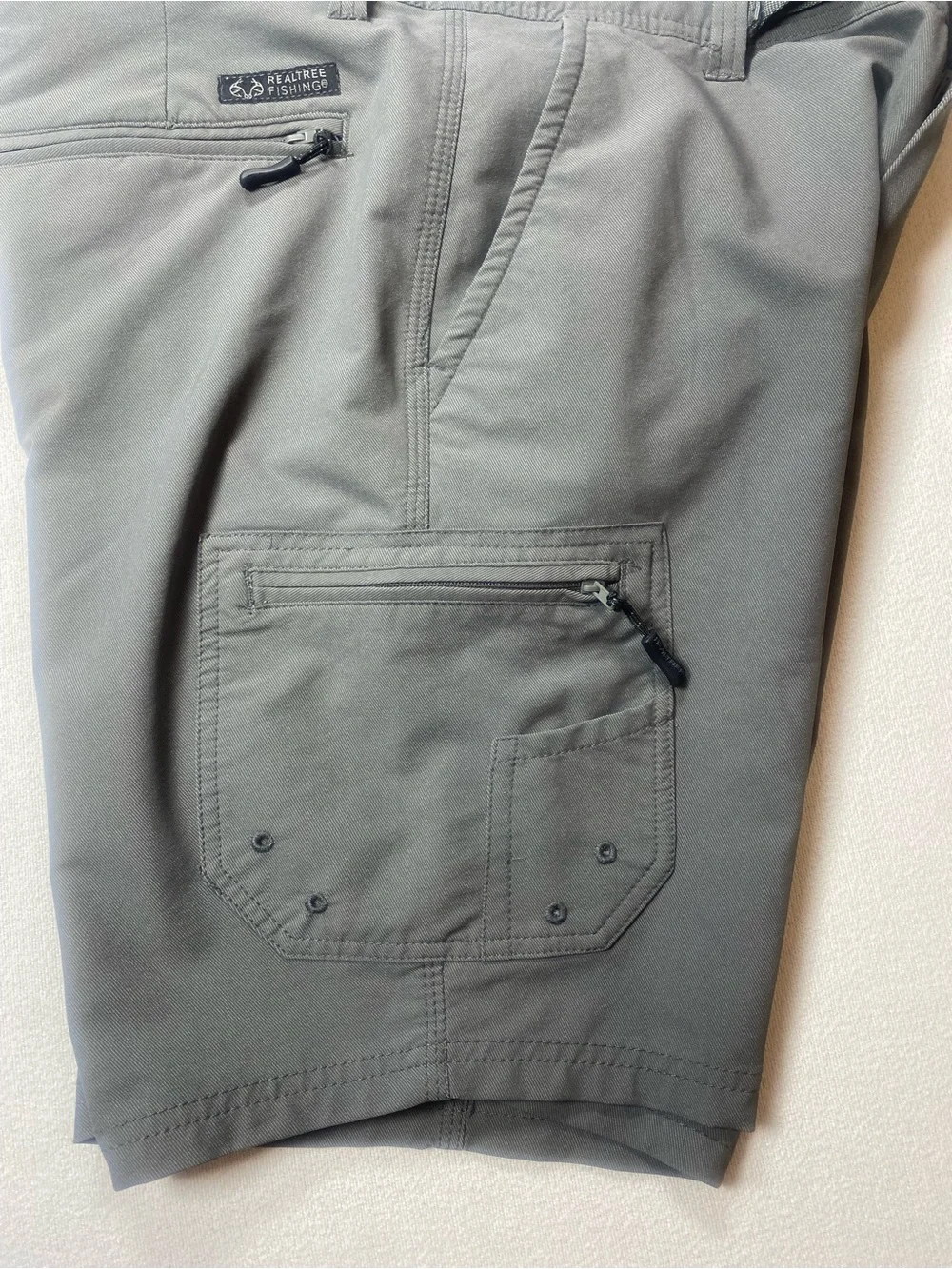 Realtree Fishing Men’s Gray Outdoor Cargo Shorts